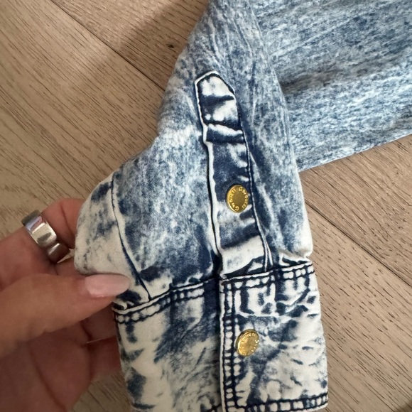 G by GUESS acid wash button down size XS - Picture 6 of 10